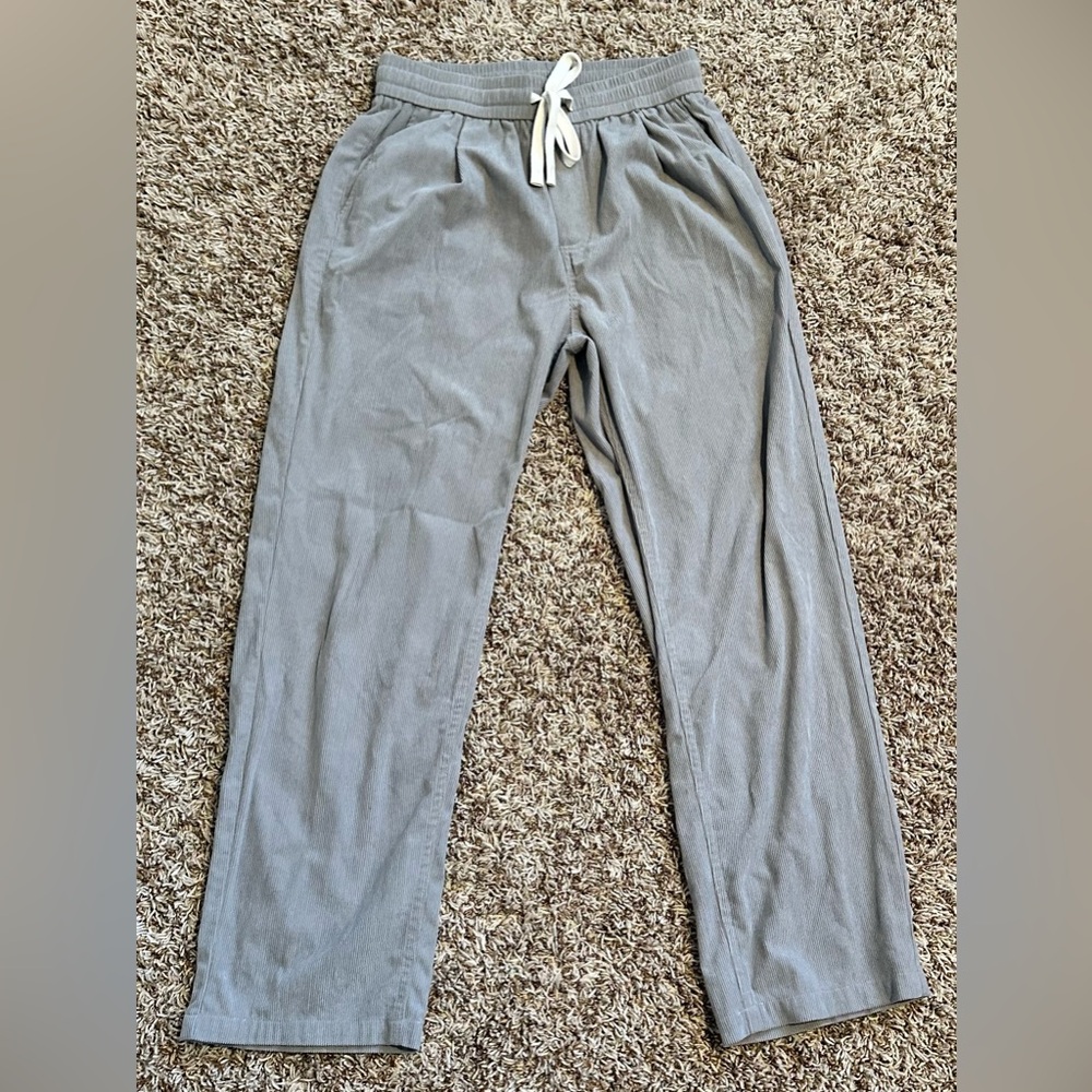 Men’s S 
Light Cordoroy 
Light grey pants